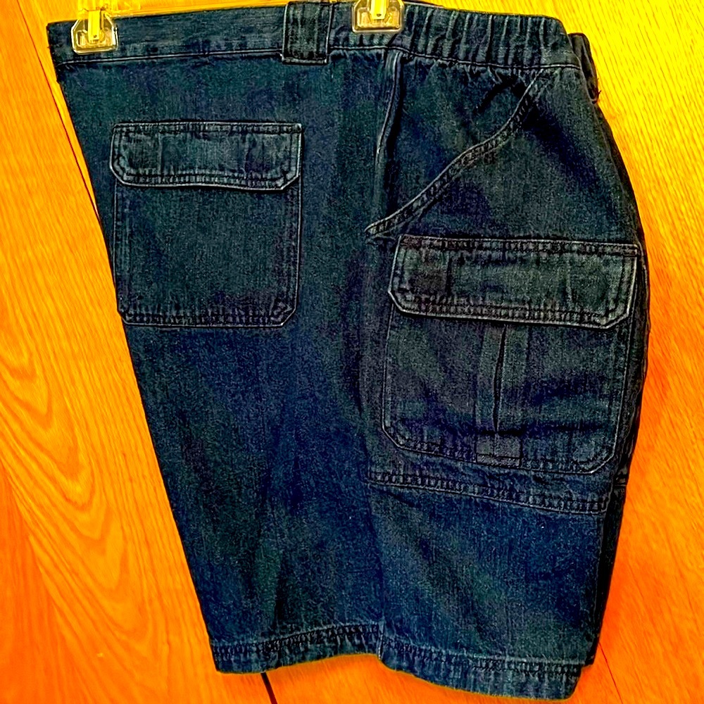 Croft & Barrow size 50 x 9” denim cargo jean shorts elastic side waist 6 pockets